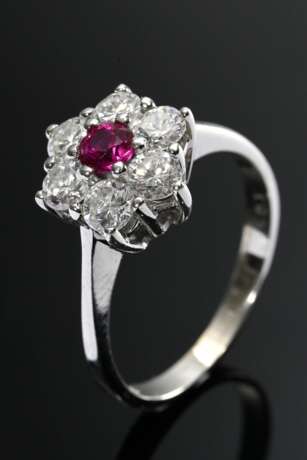 Zarter Weißgold 585 Blütenring mit Rubin (ca. 0.15ct) in Brillant Kranz (zus. ca. 1.03ct/VSI-SI/W), 3,3g, Gr. 56 - photo 1