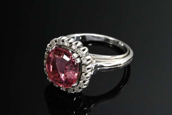 Weißgold 750 Entourage Ring mit pinkfarbenem Turmalin (ca. 4.40ct) im Achtkant Diamantkranz (zus. ca. 0.36ct/SI/W), 8,3g, Gr. 59, Verkleinerungsring in der Schiene, Tragespuren - фото 2