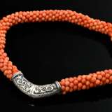 Gedrehtes sechsreihiges Korallenperlen Collier (Ø 4,8mm) mit handgefertigter Silber 925 Steckschließe, 116g, L. 44cm - photo 1