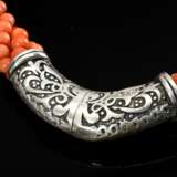 Gedrehtes sechsreihiges Korallenperlen Collier (Ø 4,8mm) mit handgefertigter Silber 925 Steckschließe, 116g, L. 44cm - photo 2