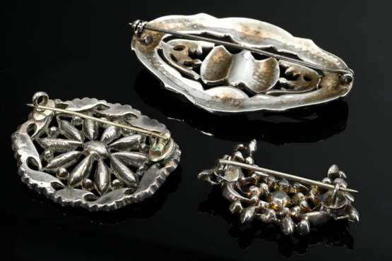 3 Diverse Teile antiker Modeschmuck: Silber 935 Nadel mit Markasiten (6x3,7cm, 1 Stein fehlt) und 2 Zinn Nadeln mit Strassbesatz (4,3x3,6/4x2,6cm) - Foto 2