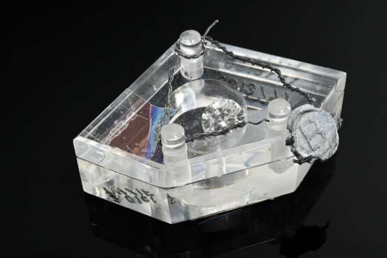Ungefasster Brillant (ca. 2.010ct/IF/TW), 0,40g, 8,18x8,39x4,76mm, CDE (Cooperation Deutscher Edelsteinlabore) Expertise von 1977, in Plexiglas Box - photo 1