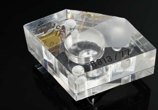 Ungefasster Brillant (ca. 2.010ct/IF/TW), 0,40g, 8,18x8,39x4,76mm, CDE (Cooperation Deutscher Edelsteinlabore) Expertise von 1977, in Plexiglas Box - photo 2
