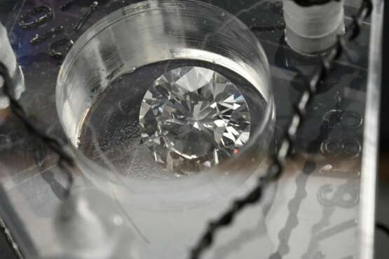 Ungefasster Brillant (ca. 2.010ct/IF/TW), 0,40g, 8,18x8,39x4,76mm, CDE (Cooperation Deutscher Edelsteinlabore) Expertise von 1977, in Plexiglas Box - photo 4
