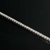 Zartes Weißgold 750 Tennis Armband mit 75 Brillanten (zus. ca. 3ct/VVSI-VSI/W), 8,6g, L. 18cm, Tragespuren - фото 2