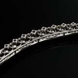 Modernes Weißgold 750 Schlangenhaut Collier mit filigranem Bogenelement aus Brillanten und Achtkantdiamanten (zus. ca. 1.90ct/VSI/W), 23,7g, Umfang ca. 44cm - Foto 3