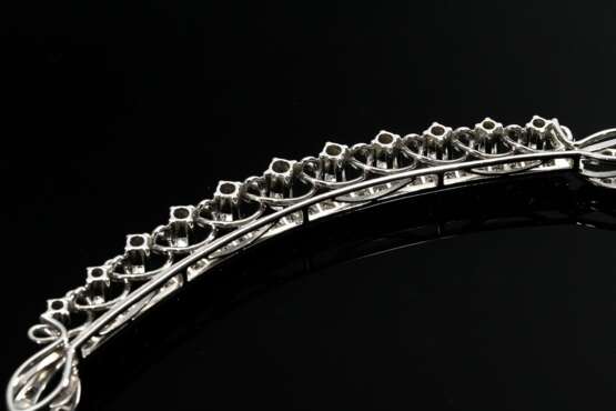 Modernes Weißgold 750 Schlangenhaut Collier mit filigranem Bogenelement aus Brillanten und Achtkantdiamanten (zus. ca. 1.90ct/VSI/W), 23,7g, Umfang ca. 44cm - Foto 3