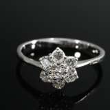 Zarter Weißgold 585 Entourage Ring mit Brillanten (zus. ca. 0.45ct/VSI/TW-W), 1,8g, Gr. 55,5 - Foto 2