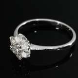 Zarter Weißgold 585 Entourage Ring mit Brillanten (zus. ca. 0.45ct/VSI/TW-W), 1,8g, Gr. 55,5 - Foto 3