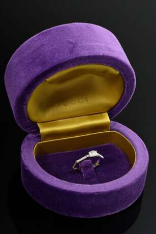 Eleganter Gucci Weißgold 750 Ring "Link to Love" mit 3 Baguette Diamanten (zus. ca. 0.27ct/VSI/TW), sign., mit Original Box und Beutel, Begleitheft, 3,7g, Gr. 57 - Foto 1