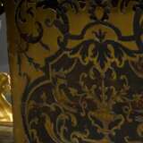 Louis XV Pendule in Boulle-Gehäuse mit vergoldeten Bronzeapplikationen, vergoldetes Bronzezifferblatt, Ziffern auf Emaille Einlagen, gesägte und gebläute Stahlzeiger, große Schlossscheibe und Fadenaufhängung, sign. &quot… - photo 9