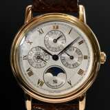 Etienne Schwarz Roségold 750 "Calendar" Automatik Armbanduhr, weißes guillochiertes Zifferblatt mit römischen Zahlen, original braunes Krokolederarmband mit vergoldeter Dornschließe, 72g, Ø 3,8cm, L. 18cm, Orig… - photo 1