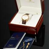 Etienne Schwarz Roségold 750 "Calendar" Automatik Armbanduhr, weißes guillochiertes Zifferblatt mit römischen Zahlen, original braunes Krokolederarmband mit vergoldeter Dornschließe, 72g, Ø 3,8cm, L. 18cm, Orig… - photo 6
