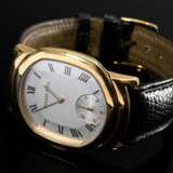 Tiffany & Co. Gelbgold 750 "Duo Dual Time" Armbanduhr, Quartzwerk, silberfarbenes Zifferblatt mit römischen Ziffern, Saphirglas und Tonneau Gehäuseboden, Ref.-Nr. M163, braunes, geprägtes Lederarmband an ve… - photo 1