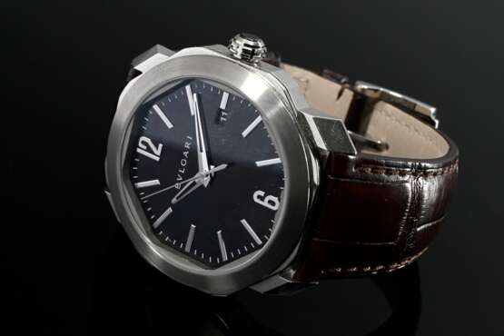 Bulgari Edelstahl "Octo Roma" Automatik Armbanduhr, schwarzes Zifferblatt, Datumsanzeige bei 3, Strichindizes, Ref.-Nr. 102705, 2019, braunes Krokolederarmband mit Original Dornschließe aus Edelstahl, 73g, Ø 42… - photo 1