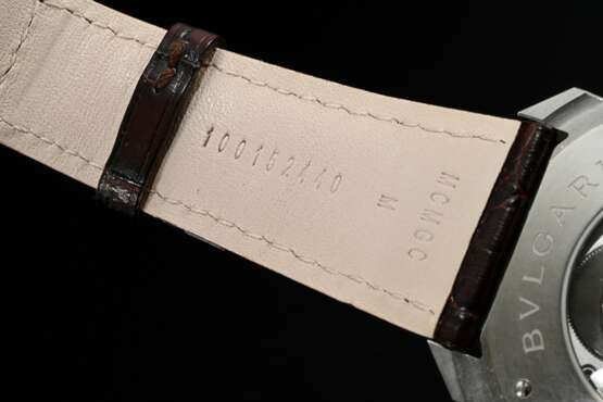 Bulgari Edelstahl "Octo Roma" Automatik Armbanduhr, schwarzes Zifferblatt, Datumsanzeige bei 3, Strichindizes, Ref.-Nr. 102705, 2019, braunes Krokolederarmband mit Original Dornschließe aus Edelstahl, 73g, Ø 42… - photo 5