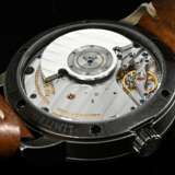 Wempe Chronometerwerke Glashütte "CW4 Fliegeruhr" Edelstahl Armbanduhr, Automatik, schwarzes Zifferblatt mit Leuchtzahlen, Strichindizes und -zeigern, Saphirglas, limitierte Auflage 028/100, verso Saphirglasbod… - photo 3