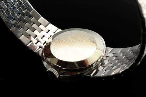 Omega Weißgold 750 Damenarmbanduhr mit querovaler Achtkantdiamant Lünette (zus. ca. 0.70ct/SI/W) um schwarzes Zifferblatt, Handaufzug, 44,8g, L. 18cm, gangbar (keine Garantie auf Werk und Funktionalität) - photo 3