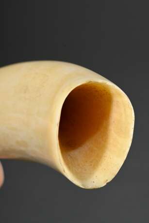 Scrimshaw "Walfang Szene", 19.Jh., beschnitzter Walzahn mit geschwärztem Ritzdekor, L. 12cm, 144g - фото 4
