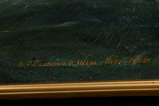 Petersen, Lorenz (1803-1870) und Holm, Peter Christian (1823-1888) Kapitänsbild „Dreimaster und Zweimaster bei Helgoland“ 1866, Öl/Leinwand auf Sperrholz kaschiert, u.r. sign./dat., u.l. bez. "Capt. J. Kroll", … - Foto 3