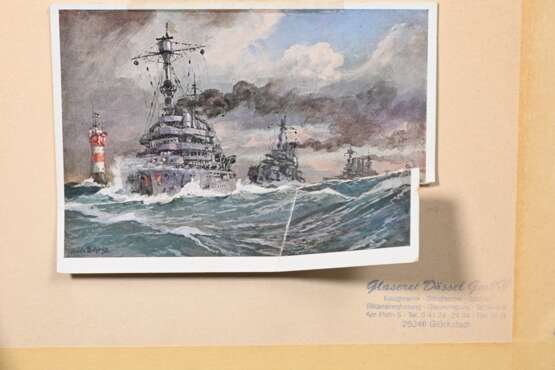 Bohrdt, Hans (1857-1945) “Linienschiffe 'Schlesien', 'Schleswig-Holstein' und 'Hessen' auf hoher See”, Gouache, u.l. sign., 12x18,3cm (m.R. 22,5x28,5cm) - photo 5