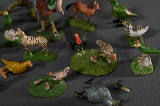 Konvolut diverse Miniatur Tiere und Figuren mit feiner Bemalung, 19.Jh., Holz/Draht, H. 2-4,5cm - photo 5