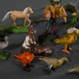 Konvolut diverse Miniatur Tiere und Figuren mit feiner Bemalung, 19.Jh., Holz/Draht, H. 2-4,5cm - photo 6
