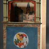 Puppentheater mit Handpuppen und Utensilien, farbig gefasstem Bühnenaufsteller mit Hintergrund- und Kulissenteilen, dazu 3 Anleitungshefte und 11 geschnitzte Handpuppen: Pferd, Wachtmeister, Teufel, Kasperl, Ritter, Sult… - photo 3