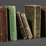 6 Diverse Almanache und Kalender mit Goldschnitt, z.T. mit (colorierten) Kupferstichen und handschriftlichen Anmerkungen, 1789 / 1802 / 1816 / 1790 / 1795 / 1796, 1,5x8,6x5,5-2,5x10x7cm, Alters- und Gebrauchsspuren - photo 1