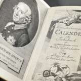 6 Diverse Almanache und Kalender mit Goldschnitt, z.T. mit (colorierten) Kupferstichen und handschriftlichen Anmerkungen, 1789 / 1802 / 1816 / 1790 / 1795 / 1796, 1,5x8,6x5,5-2,5x10x7cm, Alters- und Gebrauchsspuren - photo 4