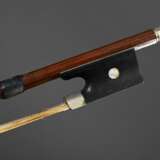 Deutsche Geige mit Koffer, innen handschriftlich bez. "A.G.T. Nachgearbeitet Flensburg 19.4.1921 Jorgen(?) Schulz", am Wirbelkopf gestempelt "Conservatory Violin", geteilter und geriegelter Boden, De… - фото 10