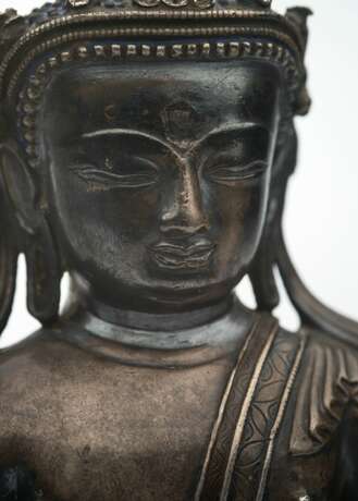 Sehr seltener Buddha Shakyamuni aus Silber mit Kupfereinlagen - photo 5