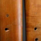 2 Dulziane, gestempelt "RW" (Rainer Weber 1927-2014)´), Deutschland 2. Hälfte 20.Jh., Sopran und Alt, Ahorn und Messing, jeweils mit Anblasrohr, L 35/45,5cm, Alters- und Gebrauchsspuren - photo 5