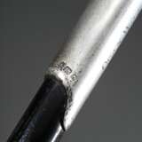Dirigentenstab mit ebonisiertem Holz Schaft und schlichten Silber 925 Manschetten, monogrammiert SI, mittig graviert "Dean Willink Norwich Cathedral Oct 7th 1925", L. 56cm - photo 8