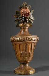 Große Vasenapplike mit geschnitztem Blüten- und Blattwerk, Eiche partiell gefasst und vergoldet, 18./19.Jh., H. 45cm