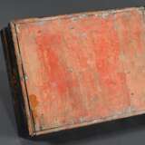 Barocke Schatulle mit gewölbtem Deckel und allseitigen Lackmalerei Chinoiserien auf schwarzem Fond, innen rot gefasst, 1. Hälfte 18.Jh., 14,5x30,5x22cm, Gebrauchsspuren - photo 7