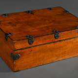 Seidenholz Kasten mit allseitigen Metallbeschlägen, 19.Jh., 12x32x21cm, Schlüssel verloren, Furnierdefekte, best. - Foto 2