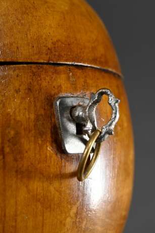 Kuriose Teedose in Apfel Form mit Schloss und Schlüssel, Obstholz innen mit Metallfarbe gefasst, England Ende 19.Jh., H. 9,5cm, Schloss defekt - photo 6