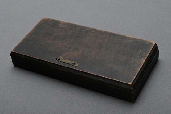Antike Goldwaage in Holzkasten mit Messing Gewichten in Ducat, Neue Louis D'Or und Francs, Manufakturstempel "PD" im Deckel, 8x16,5cm, Alters- und Gebrauchsspuren - photo 3