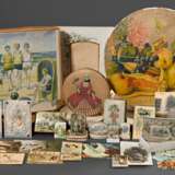 10 Diverse alte Dosen und Schachteln, um 1900: 6 Schmuckkartons, 3 Süßigkeitenboxen und 1 Badekappenverpackung (innen Taufglückwünsche und diverse Postkarten), Papier und Pappe bedruckt, 1,4x4x2,9-2,7x30x30cm, z.T. defek… - photo 1