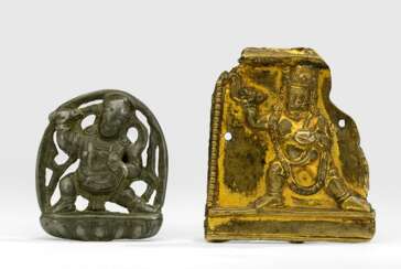 Vergoldete Plakette mit einer zornvollen Gottheit und Plakette mit Vajrapani