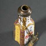 Kleiner Kupfer emaillierter Parfumflakon mit polychromem Fond und Blumenmalerei sowie reliefierter Goldstaffage, Messingmontierung und Blattstöpsel, 2. Hälfte 18.Jh., H. 8,8cm - Foto 5