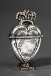 Dänische Riechdose &quot;Hovedvandsæg&quot; in einfacher Herzform mit Kronenaufsatz und Monogramm, Silber, 19.Jh., 23g, H. 6,5cm, Druckstellen
