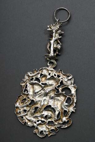 Anhänger in Renaissance Manier "Heiliger Georg" und "Heiliger Sebastian" an gedrehter Ringöse, Silber gegossen, 72g, L. 15cm - photo 2