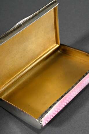 Rechteckige Dose mit allseitigem rosé Guilloché Emaille und ziselierten Rändern, um 1920, Silber 935 innen vergoldet, 131g, 1,4x7,7x5,5cm, Gebrauchs- und Kratzspuren - фото 3