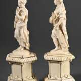 Paar allegorische Elfenbein Figuren "Sommer" und Frühling" auf hexagonalen Sockeln (mit Holzkern), Deutsch 18.Jh., H. 21,5/22cm, 1x defekt, Genehmigung nach VO (EG) 338/97 liegt vor (kein Export außerhalb … - photo 6
