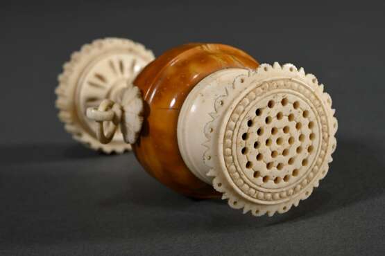 Empire Streuer in Amphorenform, Buchsbaum mit Knochen, Seemannsarbeit (?), um 1800/1820, H. 10cm, Riss am Standring - photo 2
