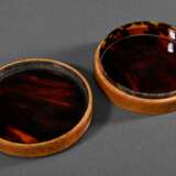 Holländische Buchsbaum Schnupftabakdose mit geprägtem und geschnitzem Relief "Holzschuhmacher", Interieur in Schildpatt, um 1780/1800, H. 2,4cm, Ø 7,7cm - photo 4