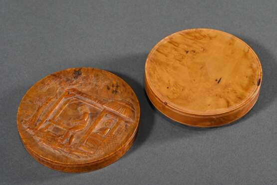 Holländische Buchsbaum Schnupftabakdose mit geprägtem und geschnitzem Relief "Holzschuhmacher", Interieur in Schildpatt, um 1780/1800, H. 2,4cm, Ø 7,7cm - photo 6