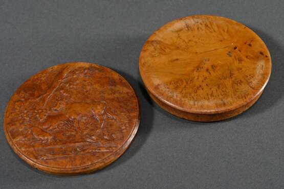 Holländische Tujaholz Schnupftabakdose mit geprägtem und geschnitztem Relief "Rastender Hirte mit Vieh", Interieur in Schildpatt, Ende 18.Jh., H. 2,1cm, Ø 7,8cm - photo 5